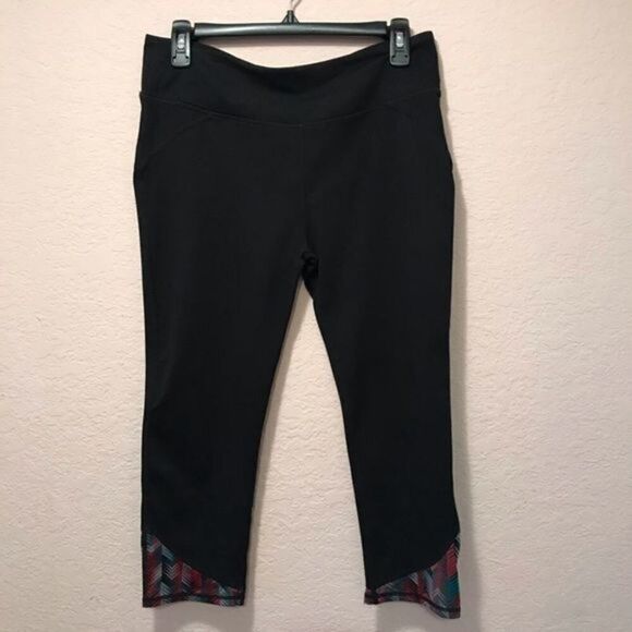 NWOT. Fabletics black yoga/workout pants - Picture 2 of 8